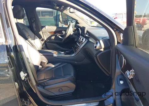 2018 Mercedes-Benz Glc 300 z USA, uszkodzony, nr VIN WDC0G4JB4JV024772